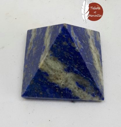 Pyramide de lapis lazuli